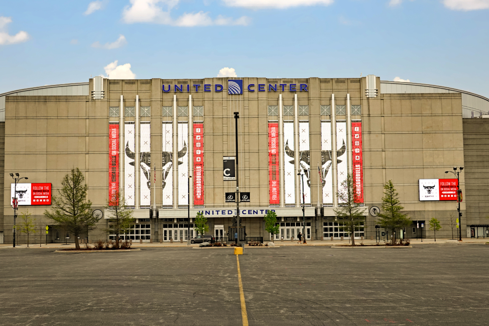 United Center Vaccination Site Chicago defender