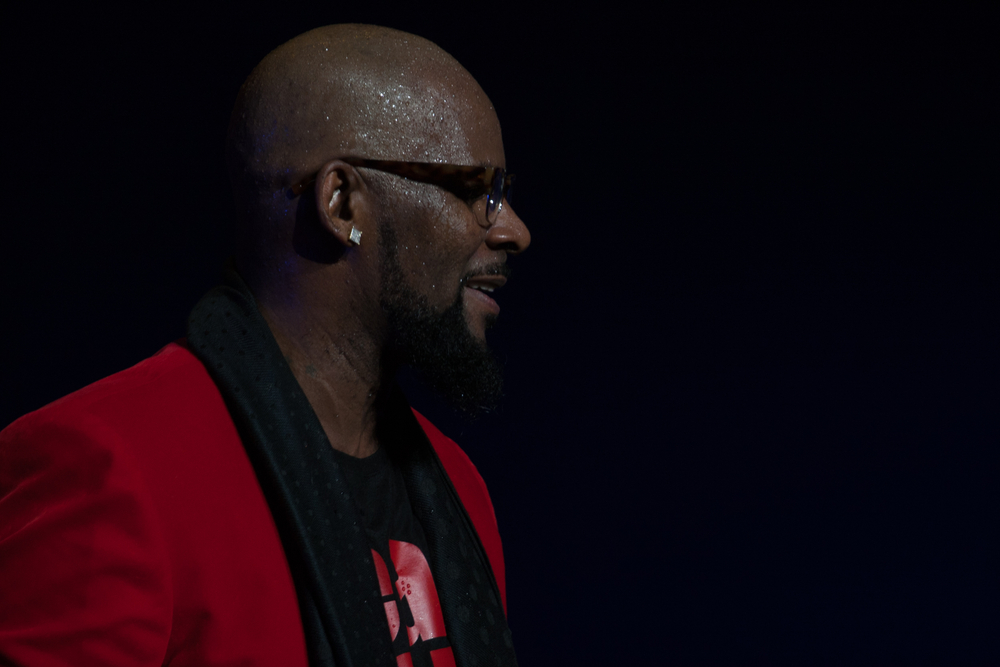 R. Kelly Chicago Defender