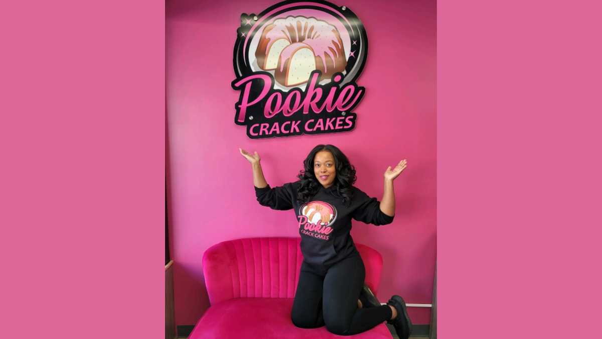 Dedra Simmons’ passion for baking birthed Pookie Crack Cakes, a Bronzeville bakery where cakes fly off the shelves