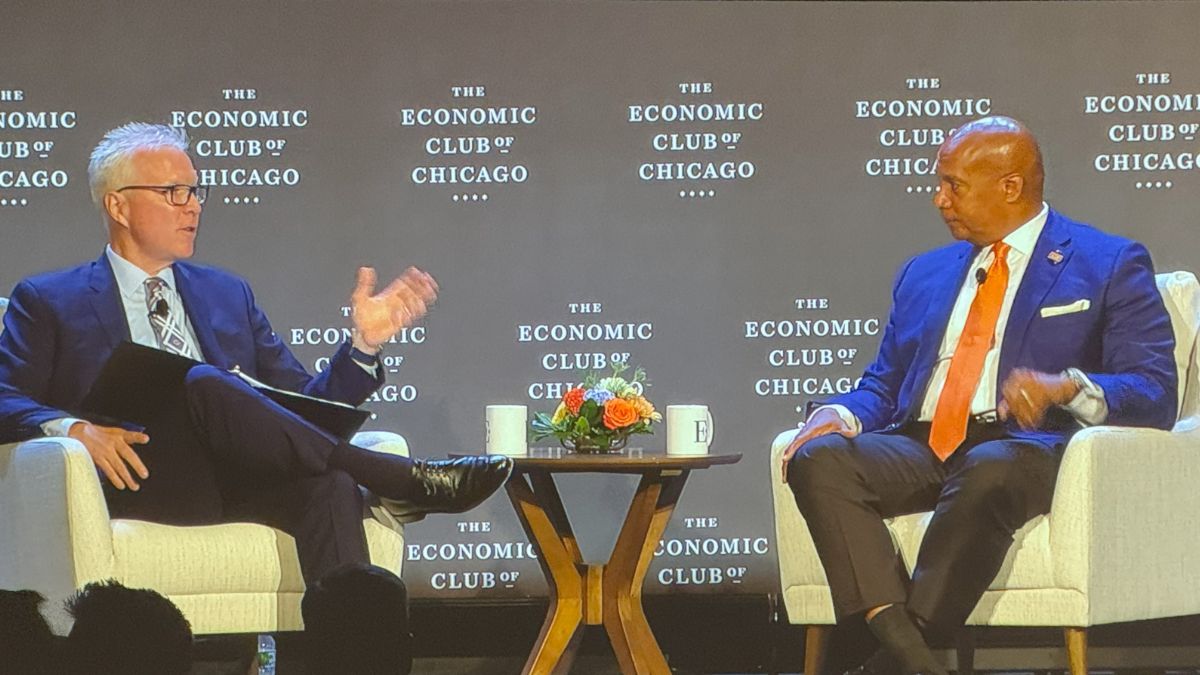 Sean Connolly, CEO of ConAgra Foods with Bears President and CEO Kevin Warren