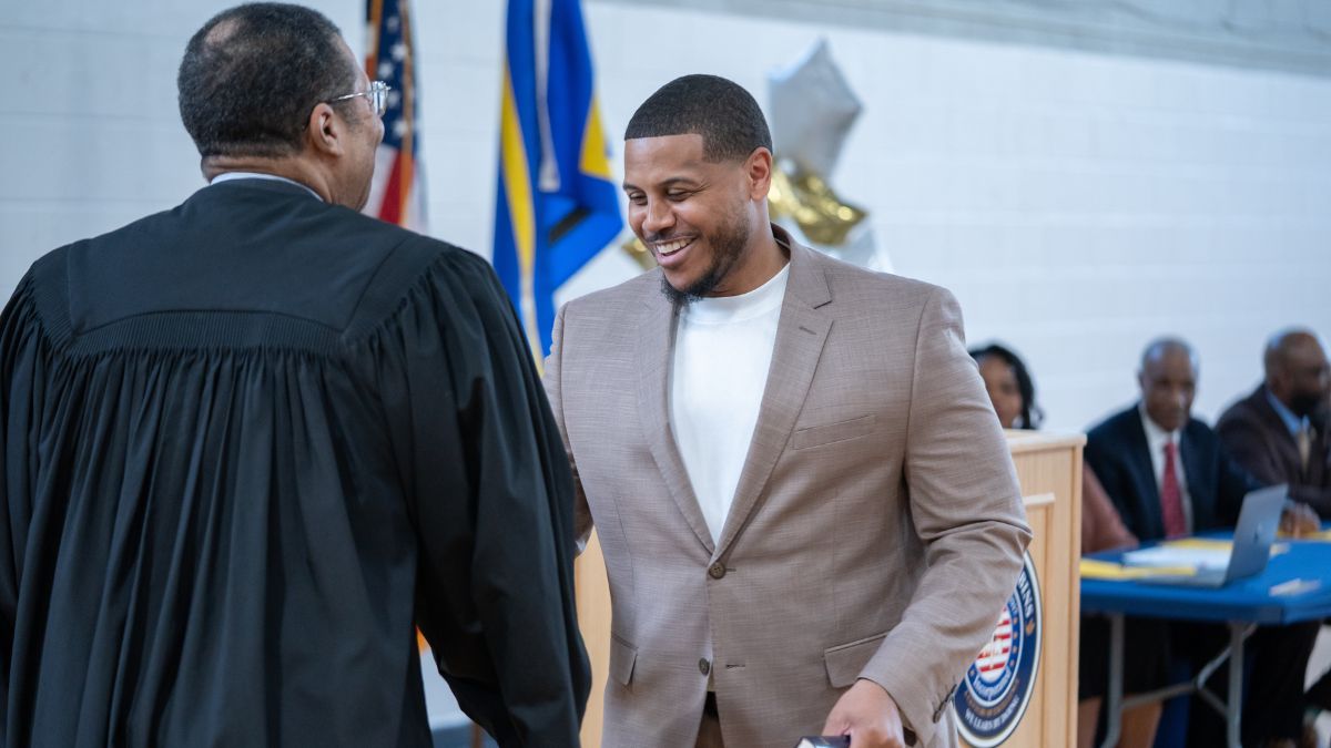 Mayor Dareen E. Bryant receives the Oath of Office from Justice Nathaniel R. Howse Jr. Studio 1204.